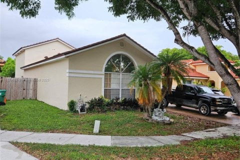 House in Miami Lakes, Florida 3 bedrooms, 191.19 sq.m. № 1811465 - photo 27