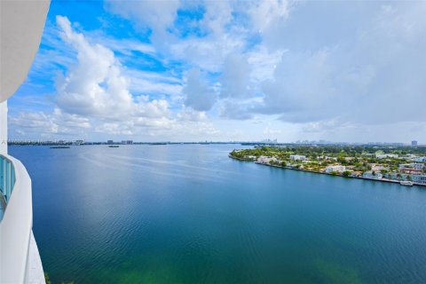 Condo in North Bay Village, Florida, 2 bedrooms  № 1505740 - photo 11
