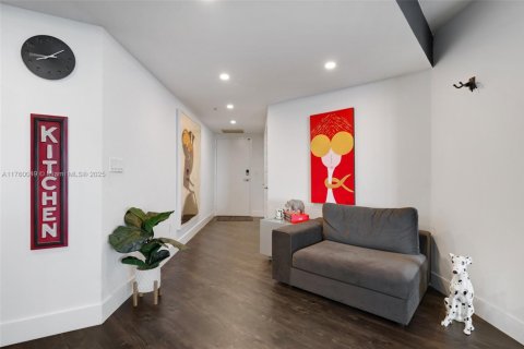 Condo in North Bay Village, Florida, 2 bedrooms  № 1505740 - photo 6
