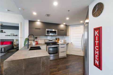 Condo in North Bay Village, Florida, 2 bedrooms  № 1505740 - photo 2