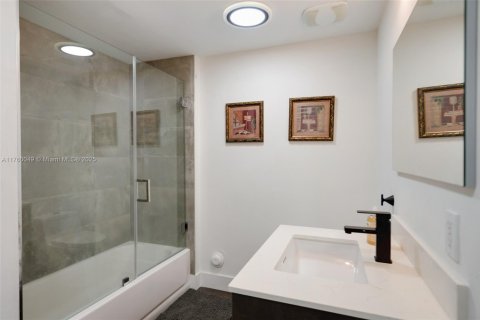 Condo in North Bay Village, Florida, 2 bedrooms  № 1505740 - photo 14
