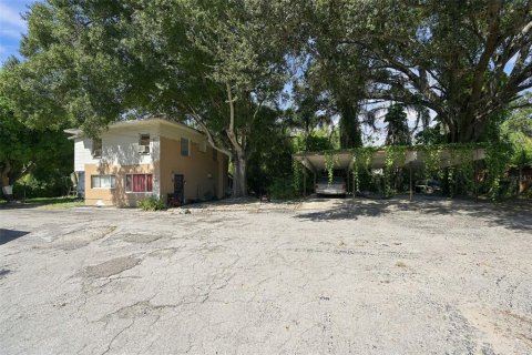 Immobilier commercial à vendre à Saint Petersburg, Floride: 5 chambres, 325.53 m2 № 2418940 - photo 10