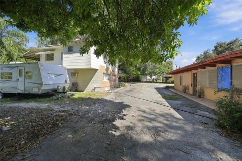 Immobilier commercial à vendre à Saint Petersburg, Floride: 5 chambres, 325.53 m2 № 2418940 - photo 13