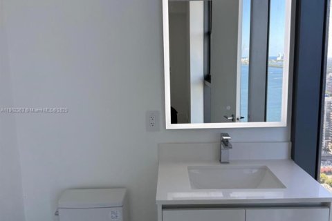 Condominio en alquiler en Miami, Florida, 4 dormitorios, 249.54 m2 № 1891031 - foto 25