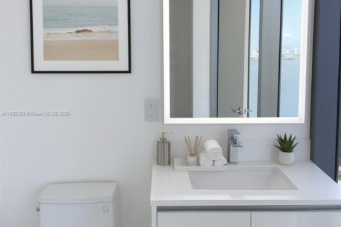 Condominio en alquiler en Miami, Florida, 4 dormitorios, 249.54 m2 № 1891031 - foto 27