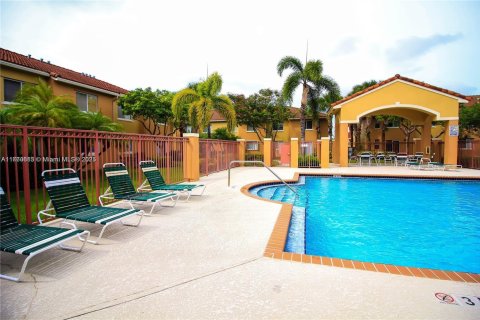 Condominio en venta en Pembroke Pines, Florida, 2 dormitorios, 90.12 m2 № 1860635 - foto 18
