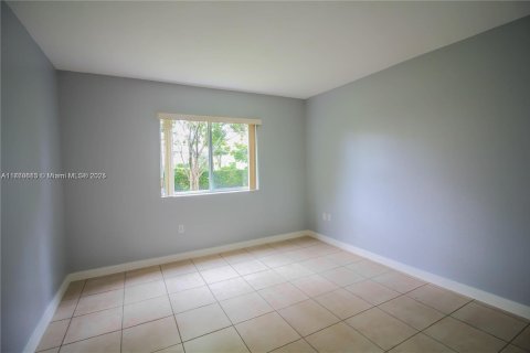 Condominio en venta en Pembroke Pines, Florida, 2 dormitorios, 90.12 m2 № 1860635 - foto 14