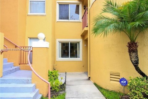 Condominio en venta en Pembroke Pines, Florida, 2 dormitorios, 90.12 m2 № 1860635 - foto 1
