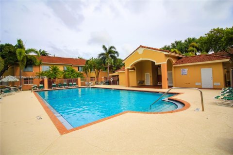 Condominio en venta en Pembroke Pines, Florida, 2 dormitorios, 90.12 m2 № 1860635 - foto 20