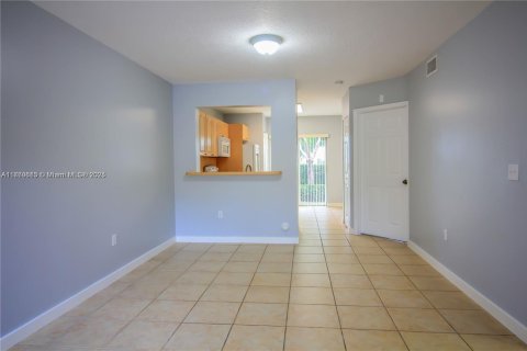 Condominio en venta en Pembroke Pines, Florida, 2 dormitorios, 90.12 m2 № 1860635 - foto 7