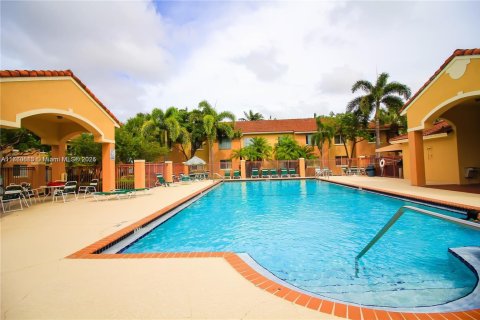 Condominio en venta en Pembroke Pines, Florida, 2 dormitorios, 90.12 m2 № 1860635 - foto 19