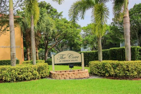 Condominio en venta en Pembroke Pines, Florida, 2 dormitorios, 90.12 m2 № 1860635 - foto 22
