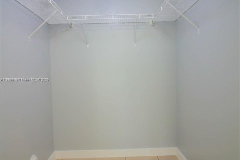 Condominio en venta en Pembroke Pines, Florida, 2 dormitorios, 90.12 m2 № 1860635 - foto 16