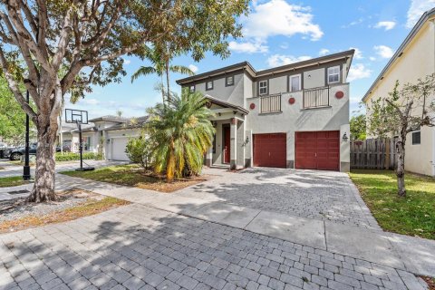 Casa en venta en Homestead, Florida, 4 dormitorios, 282.24 m2 № 1699493 - foto 1