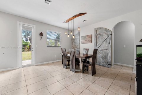 Casa en venta en Homestead, Florida, 4 dormitorios, 282.24 m2 № 1699493 - foto 8