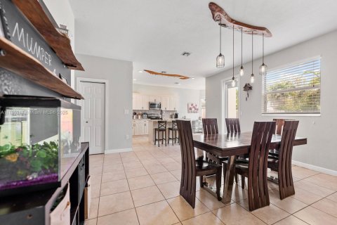 Casa en venta en Homestead, Florida, 4 dormitorios, 282.24 m2 № 1699493 - foto 9