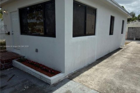 Casa en venta en Hollywood, Florida, 3 dormitorios, 83.98 m2 № 1964685 - foto 4