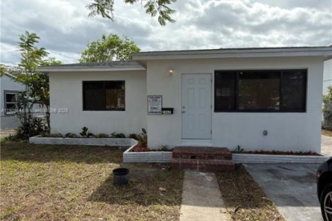 Casa en venta en Hollywood, Florida, 3 dormitorios, 83.98 m2 № 1964685 - foto 1