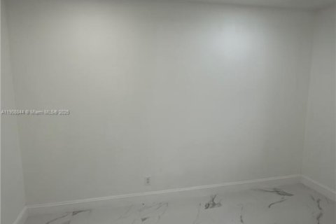 Casa en venta en Hollywood, Florida, 3 dormitorios, 83.98 m2 № 1964685 - foto 17