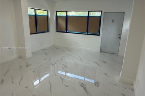 Casa en venta en Hollywood, Florida, 3 dormitorios, 83.98 m2 № 1964685 - foto 11