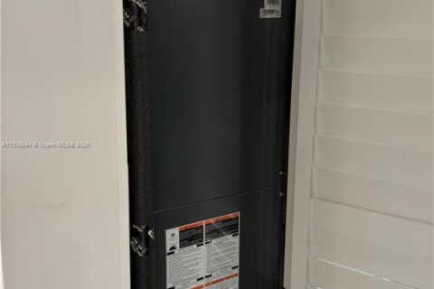 Casa en venta en Hollywood, Florida, 3 dormitorios, 83.98 m2 № 1964685 - foto 15