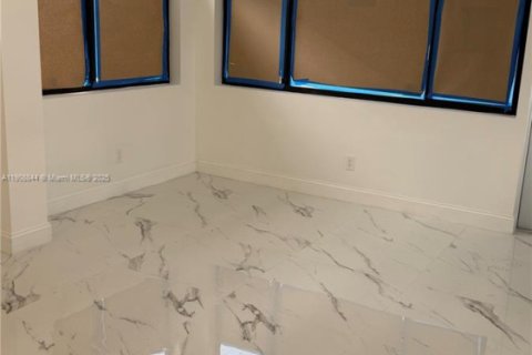 Casa en venta en Hollywood, Florida, 3 dormitorios, 83.98 m2 № 1964685 - foto 10