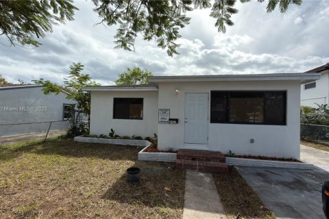 Casa en venta en Hollywood, Florida, 3 dormitorios, 83.98 m2 № 1964685 - foto 2