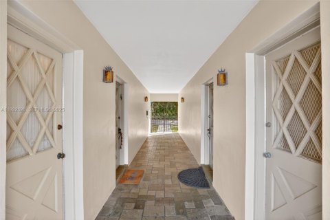 Copropriété à louer à Coral Gables, Floride: 3 chambres, 130.34 m2 № 1991569 - photo 23
