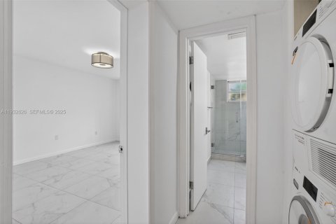 Copropriété à louer à Coral Gables, Floride: 3 chambres, 130.34 m2 № 1991569 - photo 11