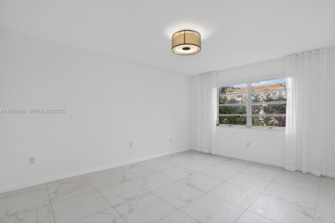 Copropriété à louer à Coral Gables, Floride: 3 chambres, 130.34 m2 № 1991569 - photo 12