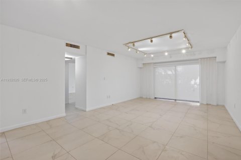 Copropriété à louer à Coral Gables, Floride: 3 chambres, 130.34 m2 № 1991569 - photo 5