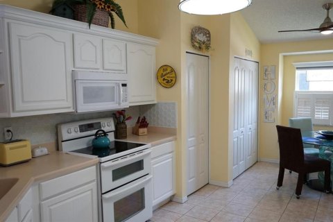Condo in Sun City Center, Florida, 2 bedrooms  № 1553657 - photo 8