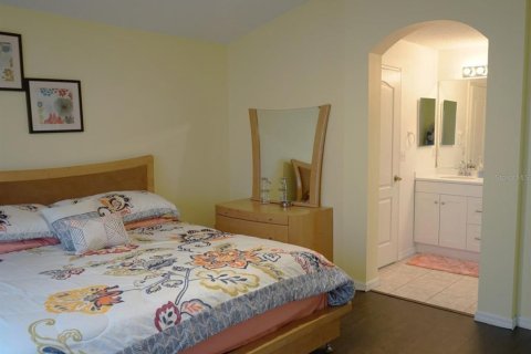 Condo in Sun City Center, Florida, 2 bedrooms  № 1553657 - photo 13