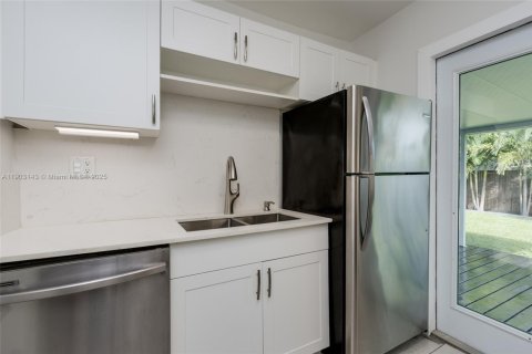 Villa ou maison à vendre à Miami, Floride: 3 chambres, 76.55 m2 № 1956971 - photo 13