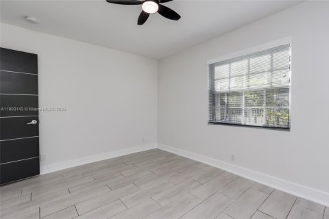 Villa ou maison à vendre à Miami, Floride: 3 chambres, 76.55 m2 № 1956971 - photo 16