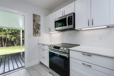 Villa ou maison à vendre à Miami, Floride: 3 chambres, 76.55 m2 № 1956971 - photo 6