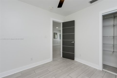 Villa ou maison à vendre à Miami, Floride: 3 chambres, 76.55 m2 № 1956971 - photo 18