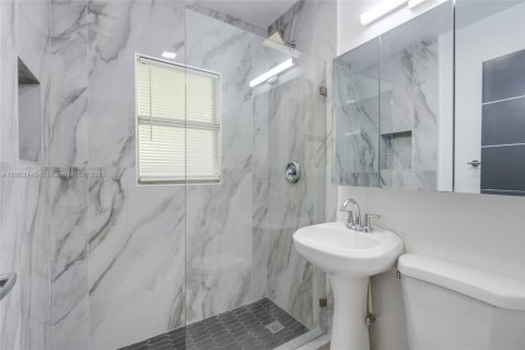 Villa ou maison à vendre à Miami, Floride: 3 chambres, 76.55 m2 № 1956971 - photo 8