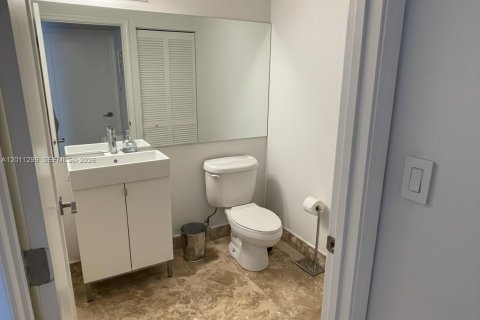 Condo in Miami, Florida, 2 bedrooms  № 2075272 - photo 21
