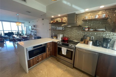 Condo in Miami, Florida, 2 bedrooms  № 2075272 - photo 10