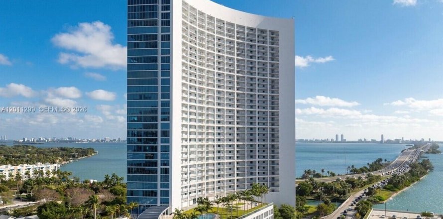 Condo in Miami, Florida, 2 bedrooms  № 2075272