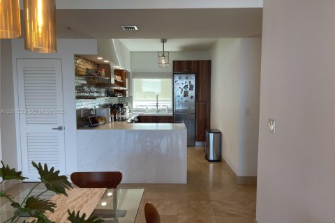 Condo in Miami, Florida, 2 bedrooms  № 2075272 - photo 12