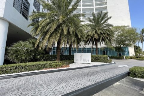 Condo in Miami, Florida, 2 bedrooms  № 2075272 - photo 2