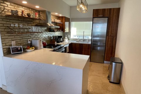 Condo in Miami, Florida, 2 bedrooms  № 2075272 - photo 9