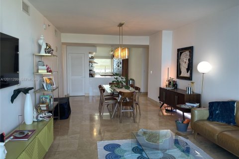 Condo in Miami, Florida, 2 bedrooms  № 2075272 - photo 7