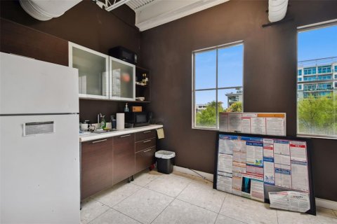 Propiedad comercial en alquiler en Tampa, Florida, 557.41 m2 № 1196903 - foto 25