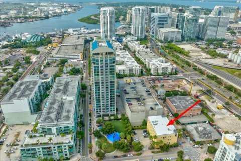 Propiedad comercial en alquiler en Tampa, Florida, 557.41 m2 № 1196903 - foto 9