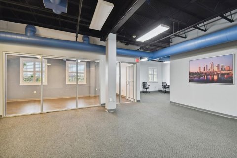 Propiedad comercial en alquiler en Tampa, Florida, 557.41 m2 № 1196903 - foto 28