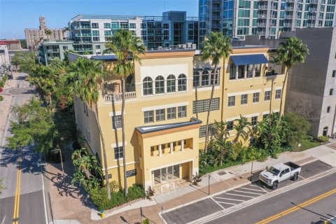 Propiedad comercial en alquiler en Tampa, Florida, 557.41 m2 № 1196903 - foto 4