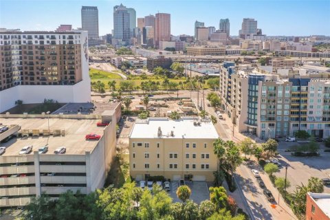 Propiedad comercial en alquiler en Tampa, Florida, 557.41 m2 № 1196903 - foto 8